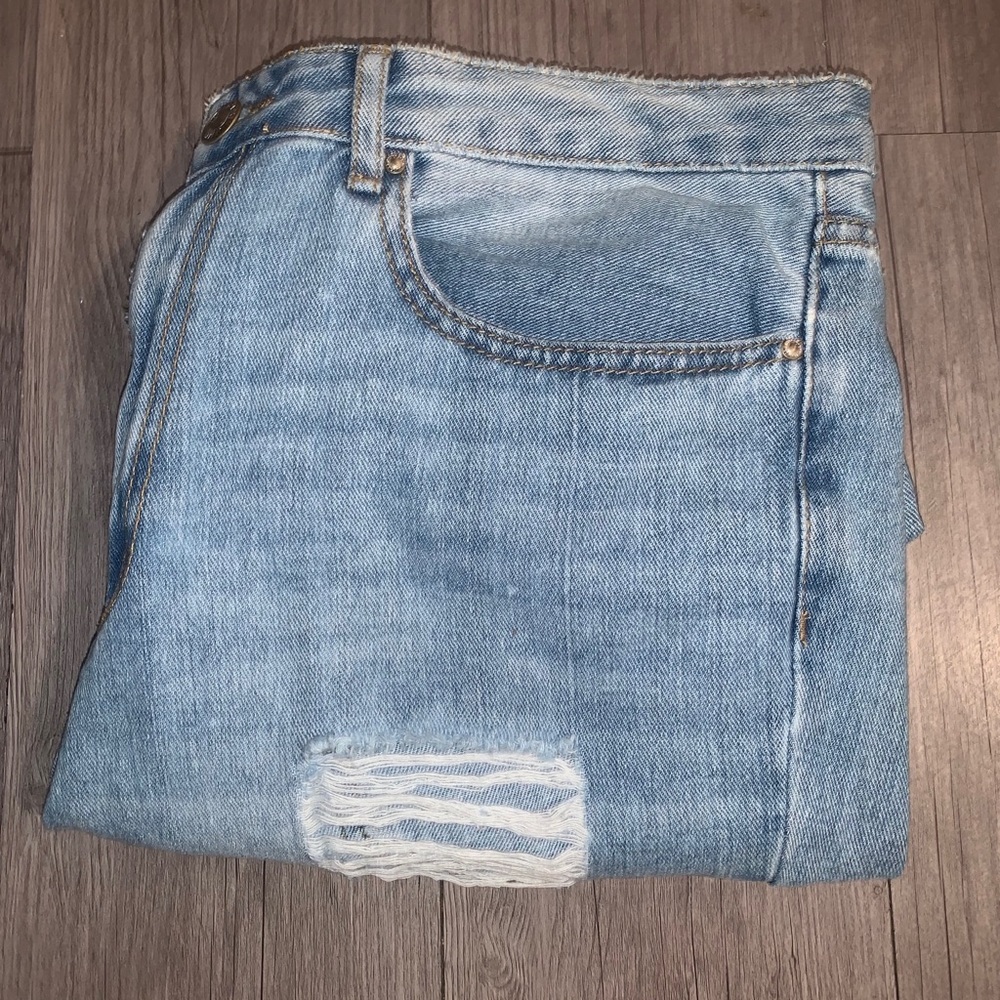 Light wash boyfriend rip jeans